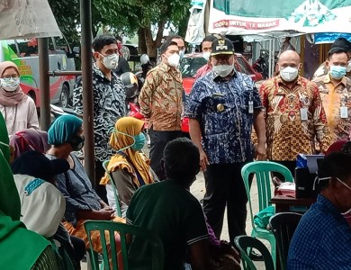 Bapak Wakil Bupati Meninjau Pedagang yg Divaksin di Pasar Kendal