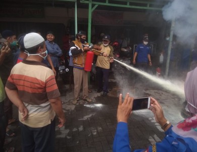 Kegiatan Simulasi Pemadaman Kebakaran di Pasar Cepiring Kabupaten Kendal
